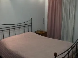 Cozy beach apartment in Saronida