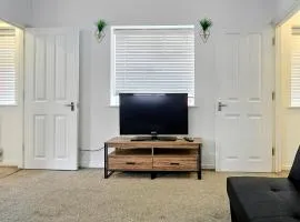 Stylish Central Watford Stay 5 Mins to Station