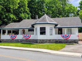 Grand Downtown Home Central Location EV Charger