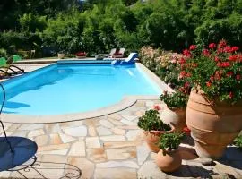 Chambre confortable avec piscine
