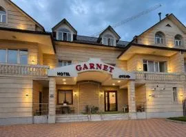 Garnet hotel