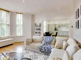 Coastal Stay Near Liverpool & Royal Birkdale - Pass the Keys
