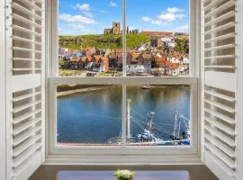 Whitby Sea View Cottage Prime Historic Old Town Location
