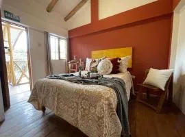 Casa Paqocha Urubamba - Hotel & Garden - Shared Kitchen & Hot Water - Long Stays