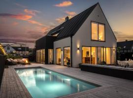 Seaside villa with pool: Simrishamn şehrinde bir otel