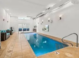 5 bdrm - Heated Indoor Pool - Roof Top Deck