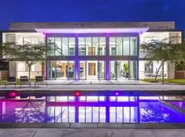 Luxury 9-Bedroom Villa in Southwest Ranches with Private Pool, Jacuzzi, and Movie Theater, Sleeps 20