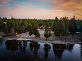 Riverfront Reunion- 3 Cabins, River Front, Private Dock, Hot Tub