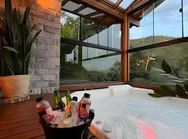 Cabana Jardim dos Pássaros com Hidro e Lareira