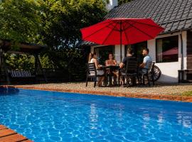 Porumbacu Mountain Views - Cabană cu Piscină, хотел в Порумбаку де Сус