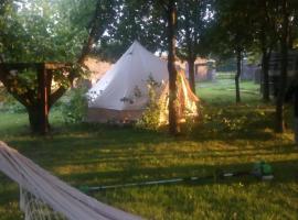 Slane Concert - Riverside Glamping, khách sạn ở Navan