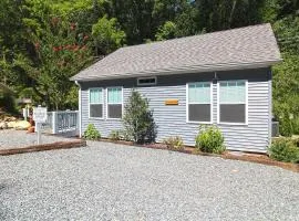 Creekside Delight Beautifully Equipped Creekside Cottage