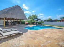 6BR Villa Tropical Haven Private Pool & BBQ