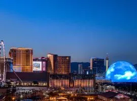 Lucky Gem Penthouse & Luxury Suites 16-807