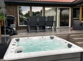 Luxury Villa with Jacuzzi next to Oslo Golf Club
