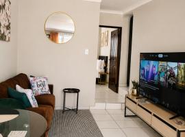 Sandalion Cottage near OR Tambo Airport & Greenstone, hotelli kohteessa Edenvale