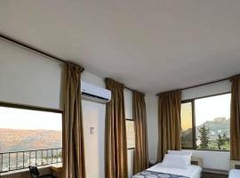 Al-jabal castle Hotel - Ajloun, hotel sa Ajloun