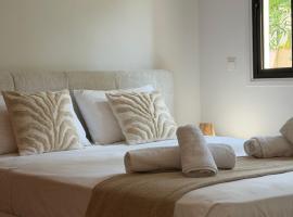 Oroklini Hills Modern Sea View Apartments, hótel í Oroklini