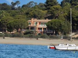 Villa L'ensoleillade, serviced apartment in La Londe-les-Maures