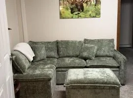 Moose 2 bedroom lower, close to downtown