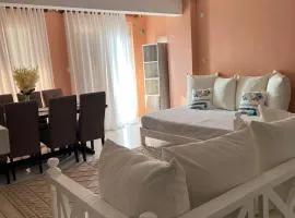 Utulivu Suites, Coastal 3BR, Pool, 7th Floor View