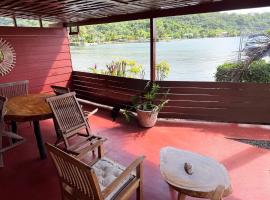 Villa Ixora, hotelli Uturoassa