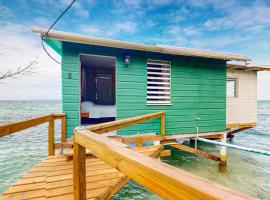 Cabin 2 - The Wanderer, hotel di Placencia Village