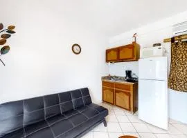 Affordable Suite on Gated Property with Rooftop Deck WiFi AC and Shared Pool