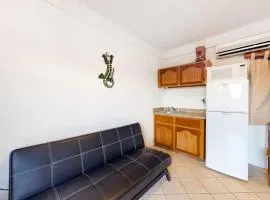 Cozy Suite for Two with WiFi AC Shared Pool Grill & Sunsets from the Rooftop