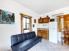 Cozy Suite w WiFi AC Shared Sundeck & Pool - Rooftop with Great Views