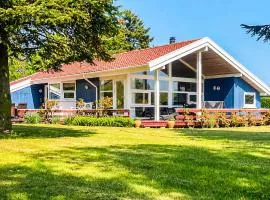 Nice Home In Rødvig Stevns With Wifi