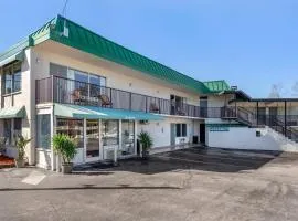 Econo Lodge Conway Central