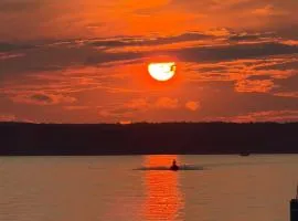 Cayuga Lake Holiday House - Waterfront & Sunset Views