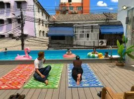 Lazy Sunday Khaosan Hotel