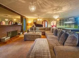 Southern Edge Retreat Vintage Charm by the Bay