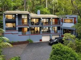 Stylish Saratoga House with Garden & BBQ