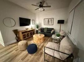 Stylish Pvt Baths Minutes to Dining & Shopping