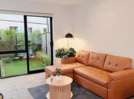 Modern Classic Townhouse · Bright & Comfortable