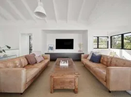 Moffat Beach Abode - Pet-friendly Escape by the Sea