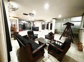 HOTEL ROYAL KASHI Heritage Property Dashashawmedh River Ghat Property