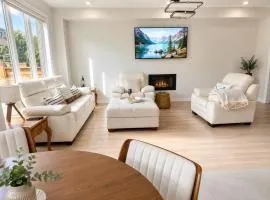 Spacious Luxury 4BR Aurora Home with BBQ & Parking