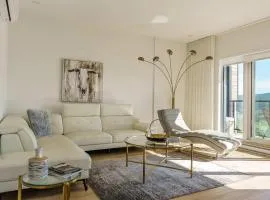 304 - Chic Minimalist Condo - River & Serenity