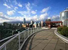 vancouver downtown panhouse luxury suite with balcony close to microsoft and amzon
