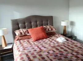 Guest Bedroom in Resort Style- Airport and CBD access