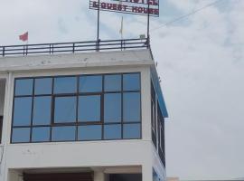 Jyoti Hotel and Restaurant, hotel i Desuri
