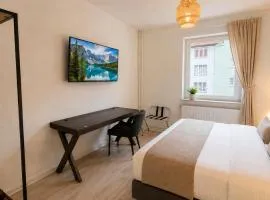 2min Fußweg vom Bahnhof, Ferienwohnung mit Balkon, Wifi, Smart TV, Hotel-Boxspringbetten