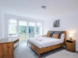 Modern home, Fully equipped, Fast Wi-Fi, Perfect for Long Stays & Contractors