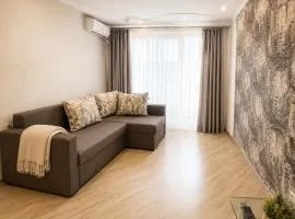 Luxury 3 Rooms Apartments in Center by Green House