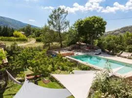 Villa charmante à Vauvenargues avec piscine privée et jardin