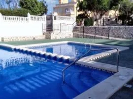 Sunny house in Santa Pola, shared pool